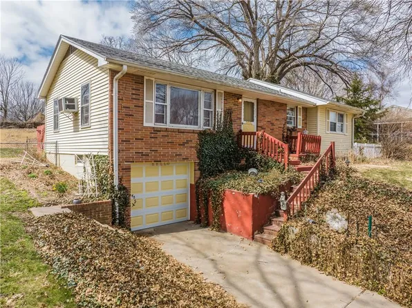 3218 S 30th St, Saint Joseph, MO 64503