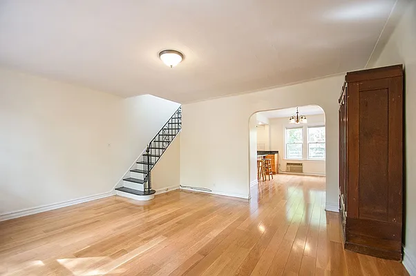 Rented by Rhona Realty | media 4