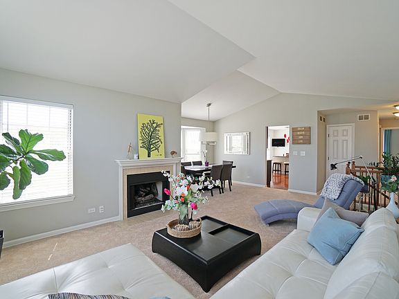 4th image of 791 Grosse Pointe Cir