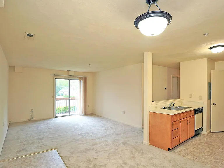 Pembroke Crossing Apartments (825 Crossing Court #103, Virginia Beach, VA 23455) — Photo 51