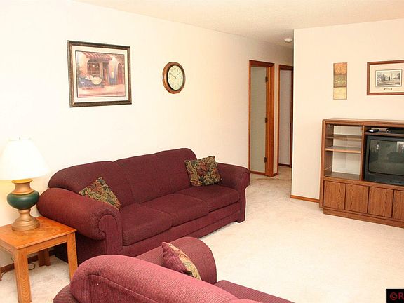 2nd image of 405 Lesueur Ave