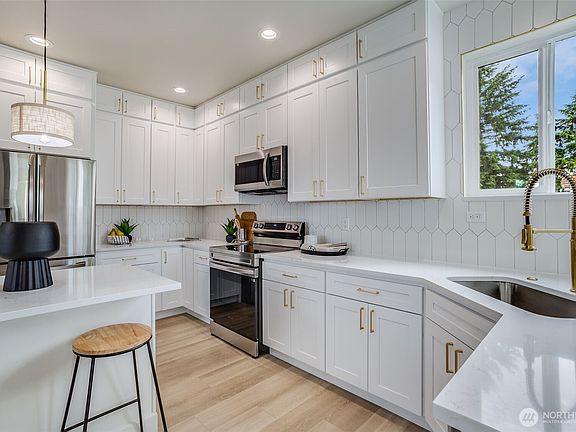 4th image of 3606 E M Street