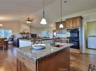 25152 Valle Dr, Crestline, CA 92325