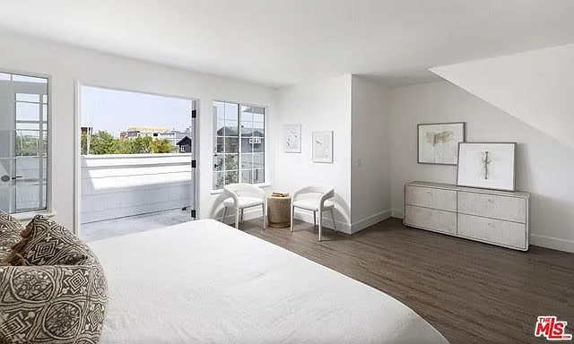 709 W Balboa Blvd — Photo 14