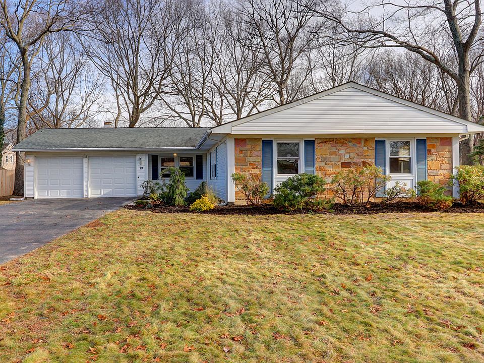 1st image of 19 Wellsley Ln