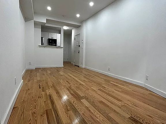 3rd image of 536 W 47th St APT Ge