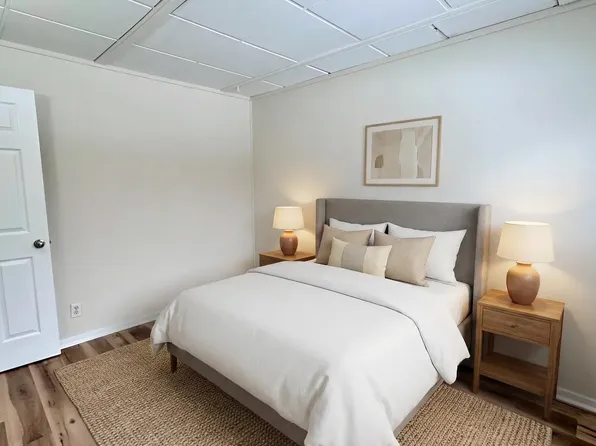 813 Elm St APT 1, Winneconne, WI 54986