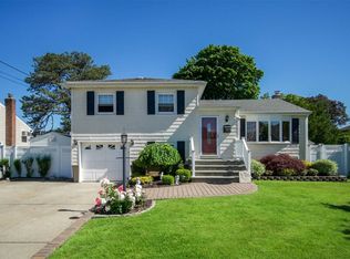 241 N Wisconsin Ave, Massapequa, NY 11758