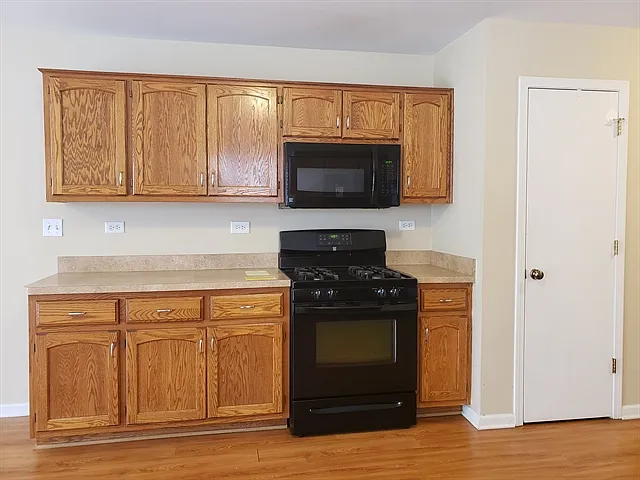 4 bed, 2.5 bath, 2245 sqft, $3,380 — Photo 2