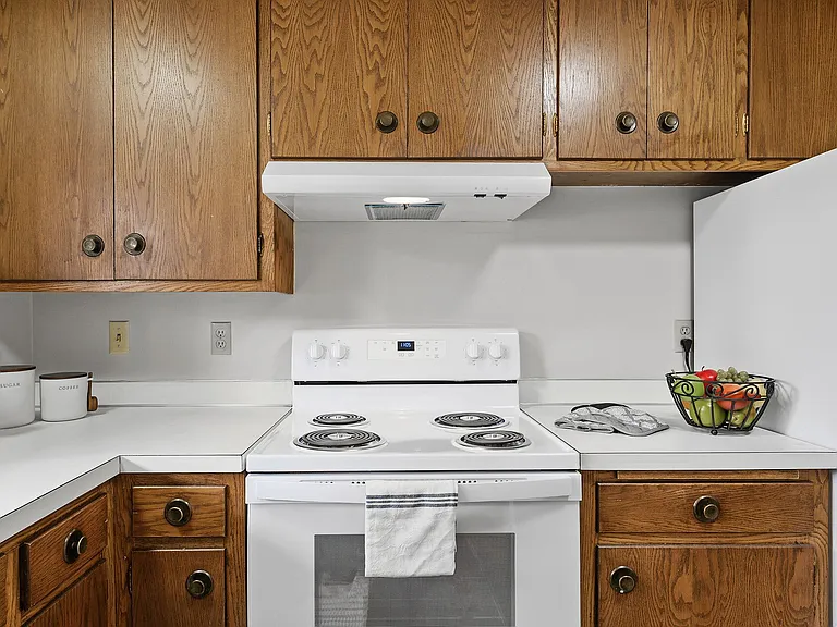 Imperial Heights Apartments — Photo 10
