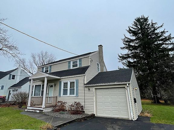 2nd image of 202 Fairway Dr