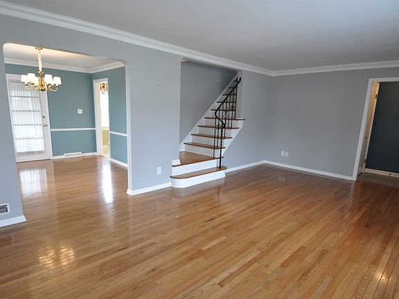4th image of 23607 Belmont Dr