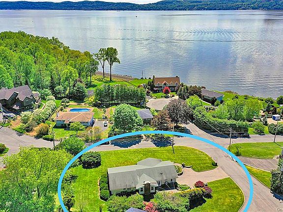 3rd image of 19 Country Club Ln