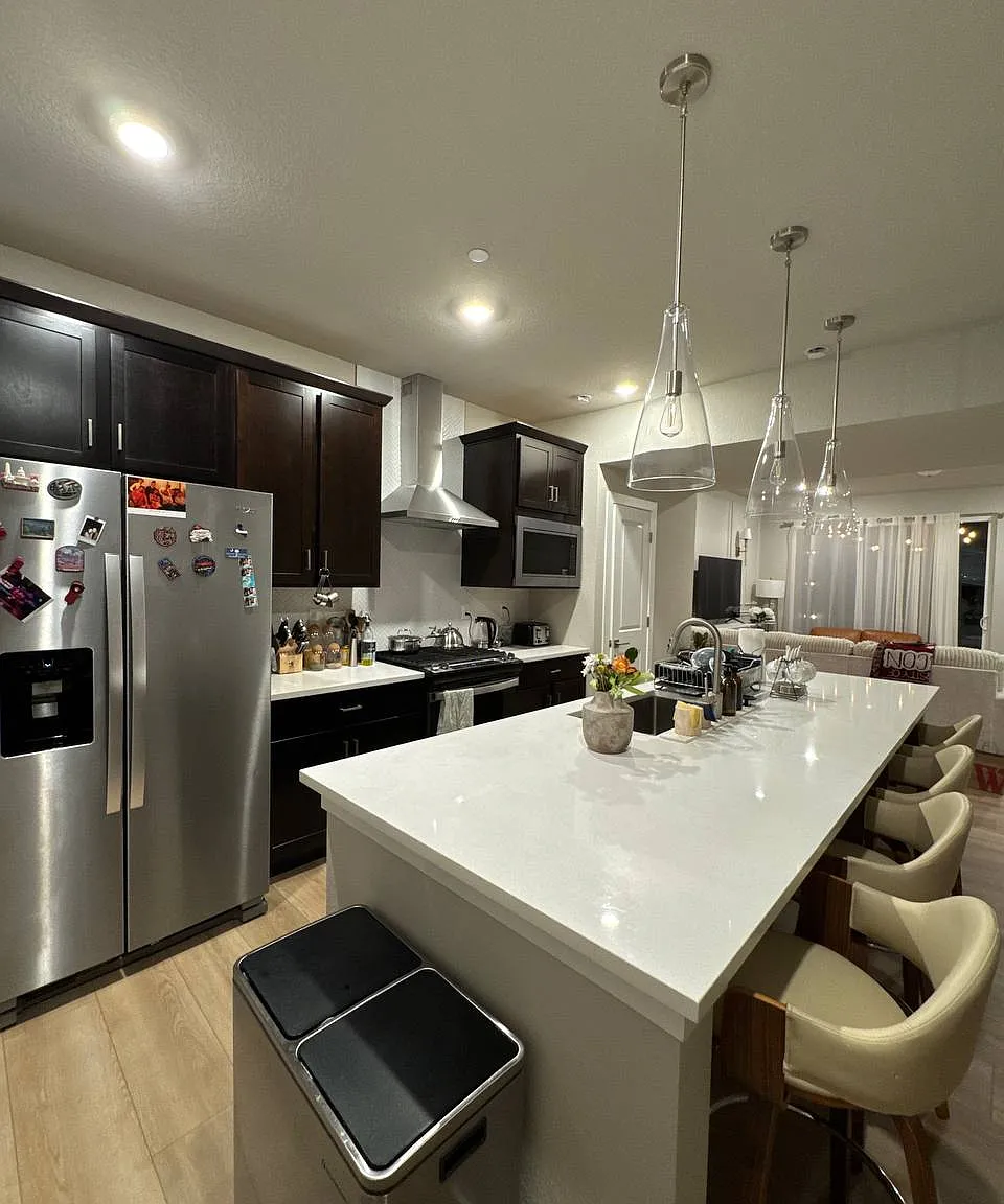 3 bed, 3.5 bath, 1695 sqft, $3,050 — Photo 3