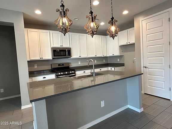 5th image of 815 W LEADWOOD Avenue