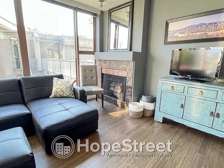 1633 W 8th Ave #304 — Photo 2