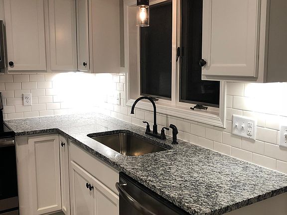 Large sink, dishwaser