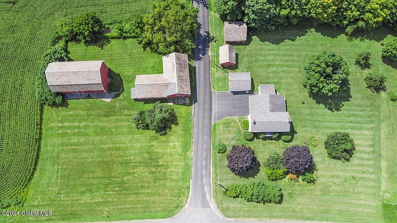 4th image of 433 Waite Road