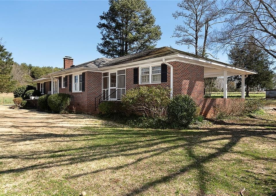 2nd image of 220 Pickens Dr
