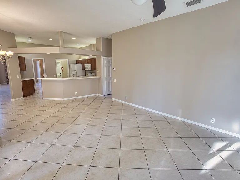 5919 32nd St E — Photo 11
