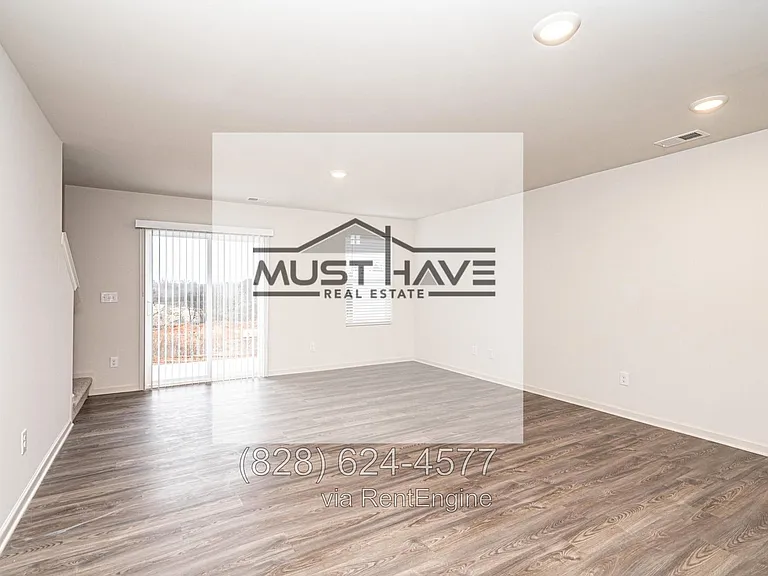 1942 Tranquility Cir #B — Photo 7