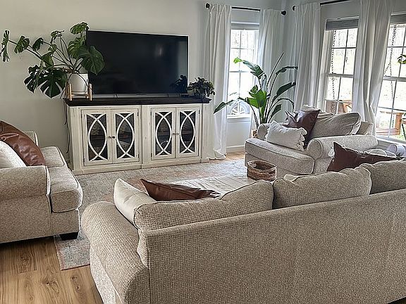 Spacious living room