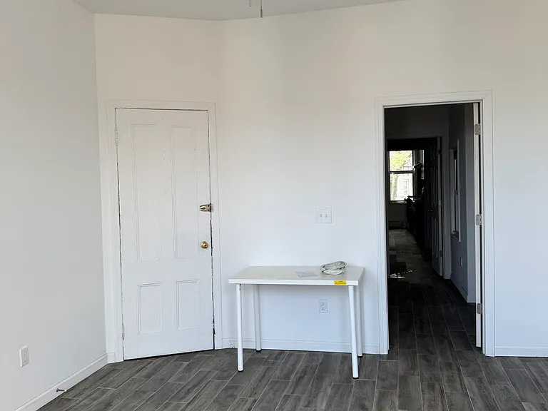 559 Hudson Ave #3R — Photo 4
