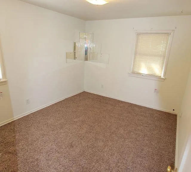1905 E Wellesley Ave — Photo 10