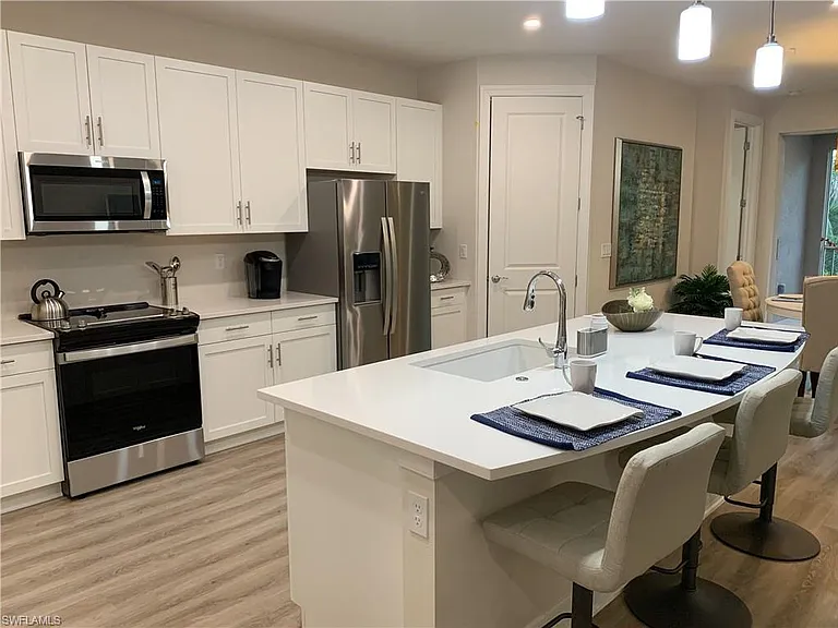 208 Indies Dr E #202 — Photo 4