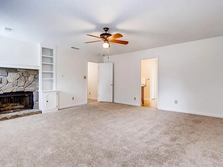 4371 Heritage Glen Ct — Photo 6