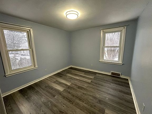 5th image of 33 Ellwood Pl #2