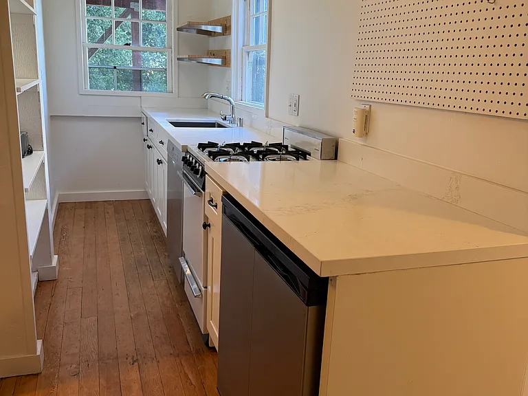 Hillcrest Rd — Photo 15
