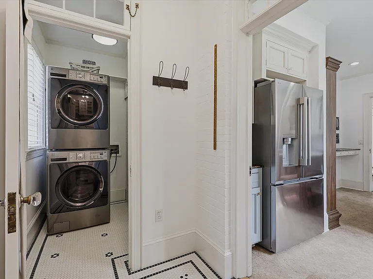 2318 Mimosa Pl — Photo 32
