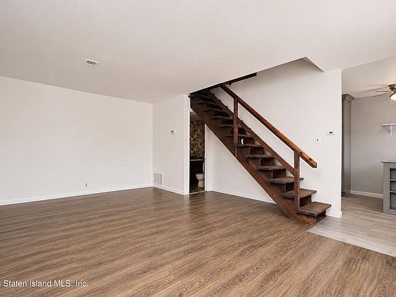 4th image of 17 Rumson Rd