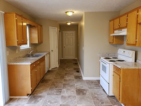 3rd image of 916 Turlough Ct