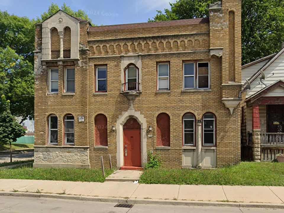 2nd image of 2776 N 35th St #2