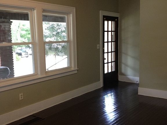 3rd image of 518 Dickinson St SE #1