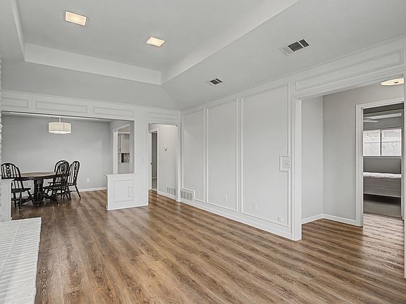 4th image of 2126 Teakwood Ln