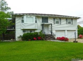 2081 Baldwin Ct, Merrick, NY 11566