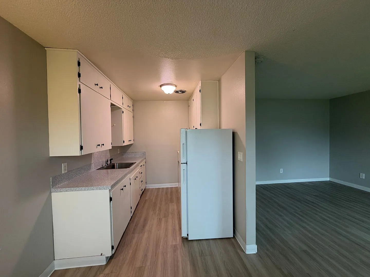 P117 - Gardenside Apartments — Photo 4