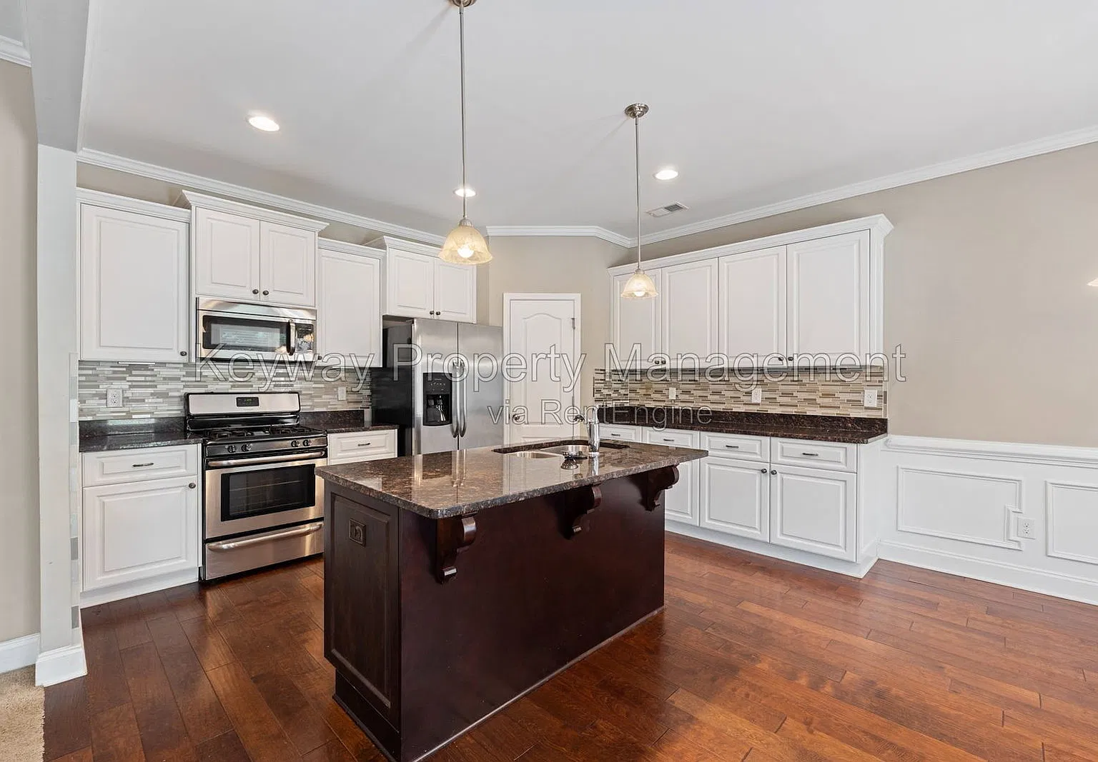 3 bed, 2.5 bath, 1923 sqft, $2,200 — Photo 4