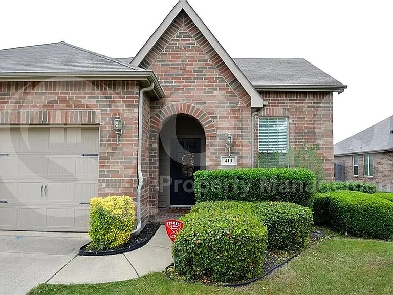 413 Driftwood Ct — Photo 2