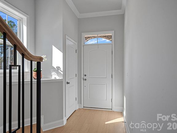 3rd image of 8233 Houser St