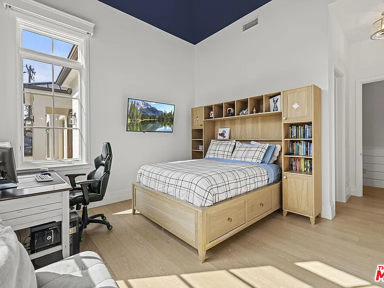 6671 Dume Dr — Photo 29