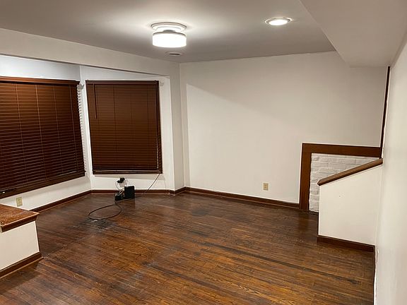 3rd image of 132 W Washington St