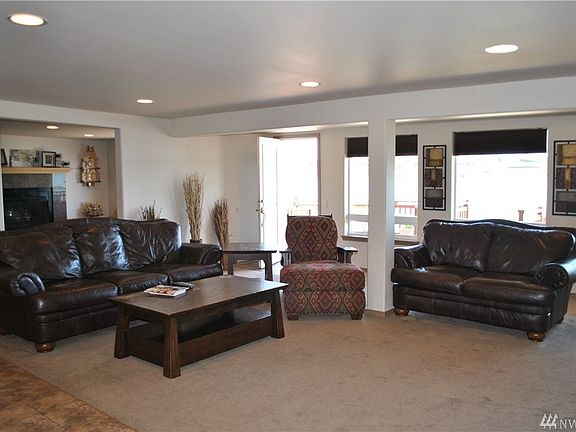 3rd image of 2305 W Lakeside Dr