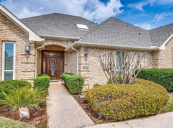 3rd image of 3301 Louis Dr