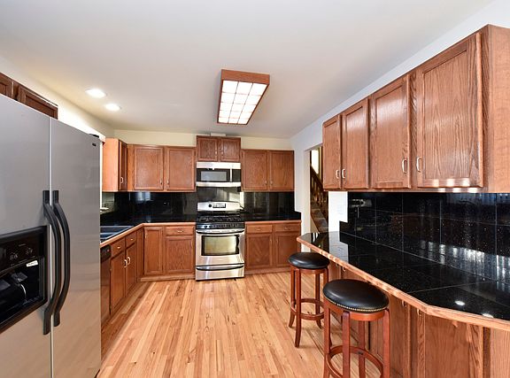 5th image of 17301 W Woodland Dr