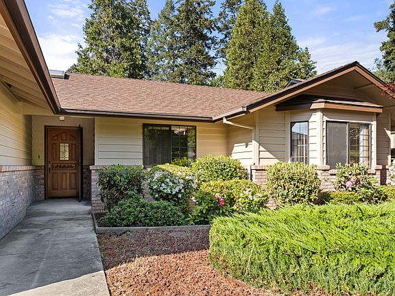 2nd image of 1007 NW Regent Dr