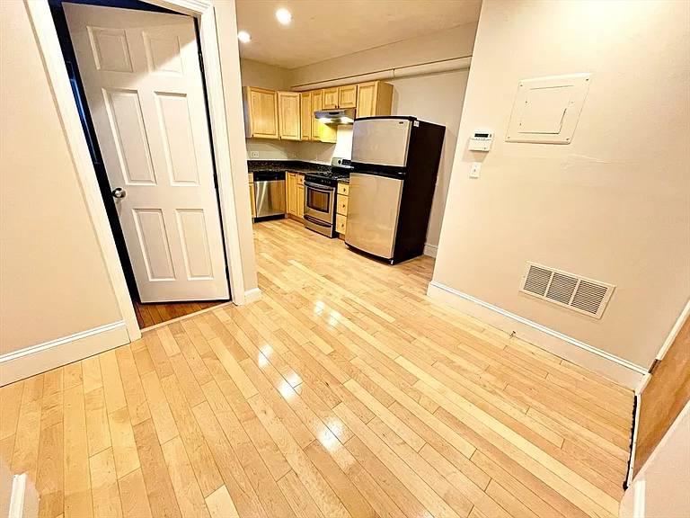 182 Cottage St #101 — Photo 8